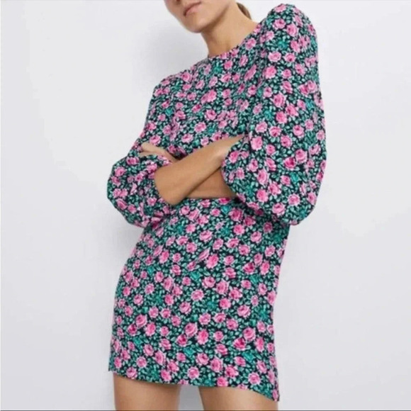 Blogger Favorite Zara ditzy floral puff sleeve mini dress - Picture 1 of 12